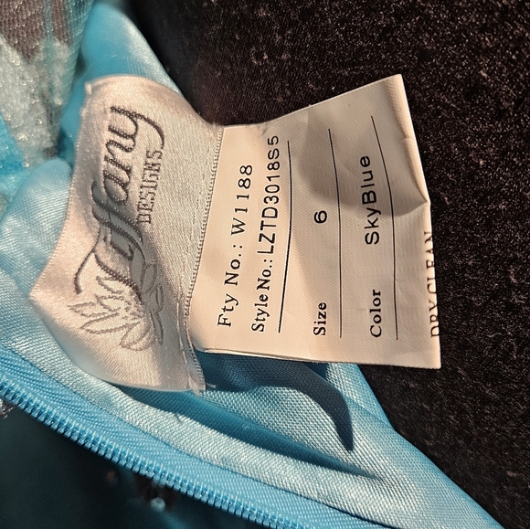 Floor-length beaded gown - Picture 9 of 16